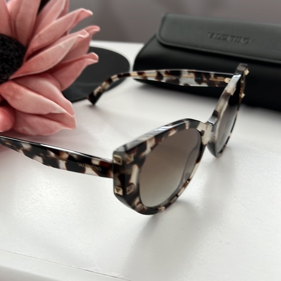 Valentino Sunglasses - Picture 4 of 6